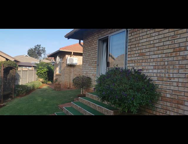 3 BEDROOM FREESTANDING FOR SALE IN SAFARI GARDENS